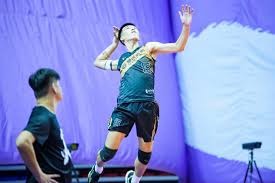 快船险胜三阵活塞，哈登20中4，7次被盖帽，5次失误，2次24秒，多次不防守